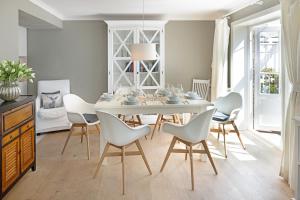 a dining room with a white table and chairs at Wattläufer in List