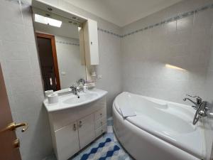 A bathroom at Country house al Toppo