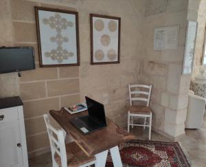 a laptop sitting on a wooden table in a room at OtrantoCasa in Otranto