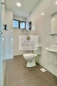 Ένα μπάνιο στο A' Casa Homestay Ipoh Perak