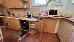 A kitchen or kitchenette at Country house al Toppo