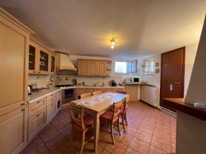 A kitchen or kitchenette at Country house al Toppo