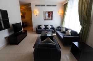Een zitgedeelte bij Imperial Suites Hotel