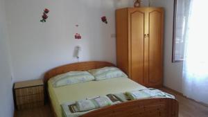 Postel nebo postele na pokoji v ubytování Apartments by the sea Luka Dubrava, Peljesac - 13632