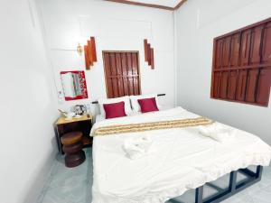 Postel nebo postele na pokoji v ubytování Lotus Blanc Homestay