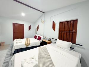 Postel nebo postele na pokoji v ubytování Lotus Blanc Homestay