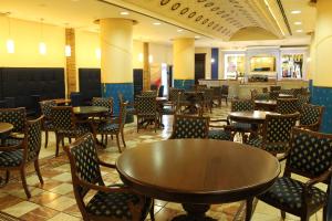 Reštaurácia alebo iné gastronomické zariadenie v ubytovaní Ramblas Hotel