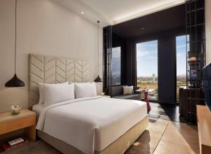 Postel nebo postele na pokoji v ubytování Hyatt Centric Juhu Mumbai