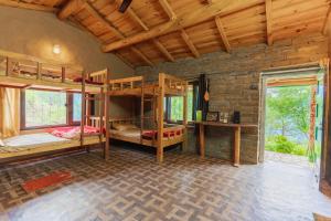 a room with bunk beds in a log cabin at Zenoaks Homestay in Almora