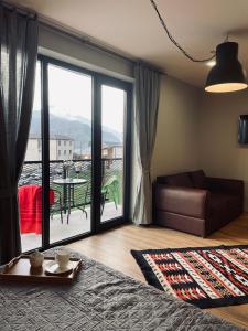 Area soggiorno di Kazbegi Stylish Apartment