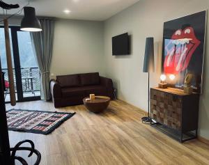 TV o dispositivi per l'intrattenimento presso Kazbegi Stylish Apartment