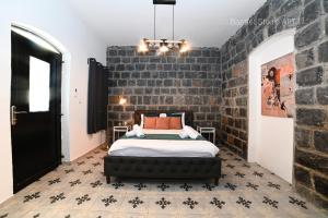 Afbeelding uit fotogalerij van Bazelet Apartments in Tiberias