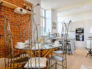 a kitchen and dining room with a brick wall at The Sandpiper's Pearl in Nottage