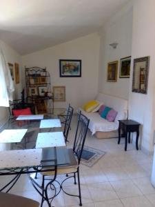 a living room with a bed and a table and chairs at Family friendly apartments with a swimming pool Sutivan, Brac - 14737 in Sutivan