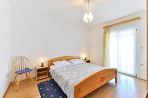 Postel nebo postele na pokoji v ubytování Apartments and rooms by the sea Tkon, Pasman - 336