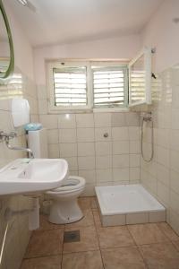 Ένα μπάνιο στο Seaside house for families with children Cove Kobiljak, Pasman - 320