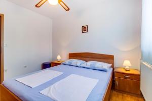 Ένα ή περισσότερα κρεβάτια σε δωμάτιο στο Apartments with a parking space Mali Losinj (Losinj) - 376