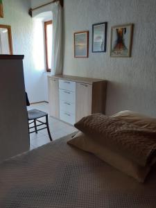Posteľ alebo postele v izbe v ubytovaní Apartments by the sea Nerezine, Losinj - 330
