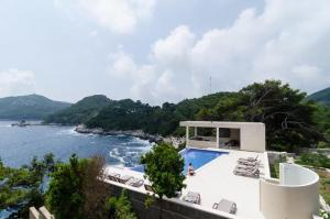 a villa with a swimming pool next to the ocean at Rooms with a swimming pool Cove Saplunara, Mljet - 401 in Maranovići
