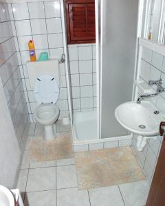 Et badeværelse på Seaside secluded apartments Cove Dumboka bay - Dumboka (Dugi otok) - 395