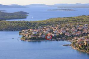Zdjęcie z galerii obiektu Family friendly seaside apartments Grebastica, Sibenik - 15170 w mieście Grebaštica