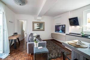 Televízia a/alebo spoločenská miestnosť v ubytovaní Luxury Top Floor in Trastevere