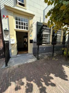 a black fence in front of a building at Het Waterhof in Leiden