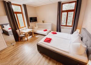 Un pat sau paturi într-o cameră la Hotel Am Rittergut
