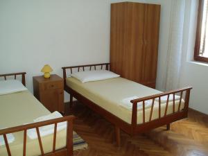 Postel nebo postele na pokoji v ubytování Apartments by the sea Brna - Vinacac, Korcula - 13344