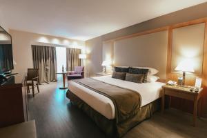 Cama ou camas em um quarto em DiplomaticHotel