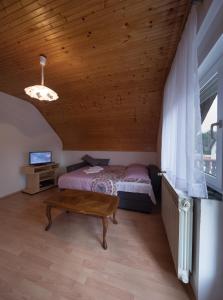 Posteľ alebo postele v izbe v ubytovaní Apartment Smoljanac 14979a