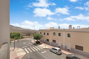 a view of a parking lot next to a building at Casa Fañabé Precioso adosado in Adeje