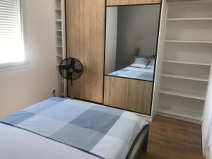 Posteľ alebo postele v izbe v ubytovaní Très bel appartement T3 proche place Castellane avec vue et 2 chambres