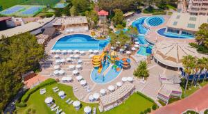 Bazén v ubytování Sueno Hotels Beach Side nebo v jeho okolí