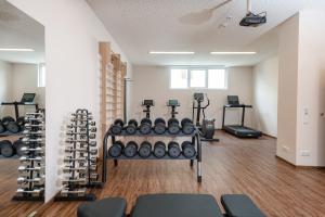 a room with a gym with a bunch of exercise equipment at Österreichischer Hof-im Bademantel direkt in die Alpentherme in Bad Hofgastein
