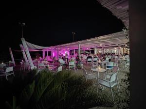 Restaurace v ubytování Le Mandrelle Beach Resort