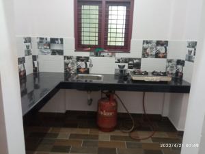 Kuchyň nebo kuchyňský kout v ubytování Devi Kripa Residency