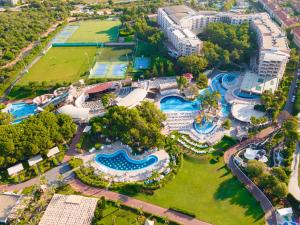 Bazén v ubytování Sueno Hotels Beach Side nebo v jeho okolí