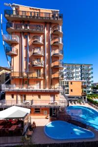 Bazén v ubytování Hotel Sheila nebo v jeho okolí
