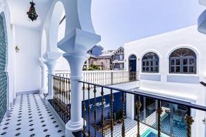 Balkon atau teras di T-Maison Riad Villa, with Pool, Karaoke, Billiards, near beach, Vung Tau