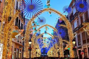 a street decorated with christmas lights and decorations at Gran piso en zona comercial Malaga in Málaga
