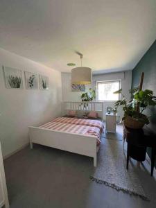 a bedroom with a large bed and a window at stylische Maisonettewohnung Stadionnähe,Wald,Westfalenhalle in Dortmund