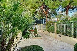 Zdjęcie z galerii obiektu HENRI CAMILLE REAL ESTATE - GOLDEN - one bedroom apt swimming pool w Cannes
