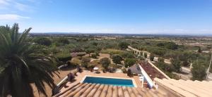 Bazén v ubytovaní Suite & Spa Panoramic Olivars alebo v jeho blízkosti
