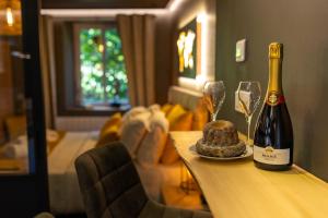 a bottle of wine and glasses on a table at La Suite - Spa & Sauna in Kaysersberg