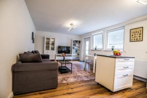 a living room with a couch and a table at Exklusive Neubau Wohnung im Luftkurort Buchholz in Buchholz in der Nordheide