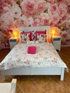 A bed or beds in a room at Villa Kokosowa