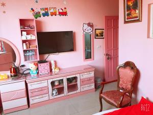 TV a/nebo společenská místnost v ubytování Donggang Town B&B