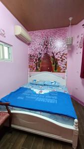 Postel nebo postele na pokoji v ubytování Donggang Town B&B