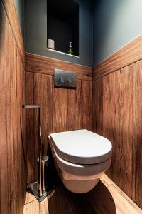 a bathroom with a toilet in a wooden wall at Wonder Duplex 7 in Toulouse